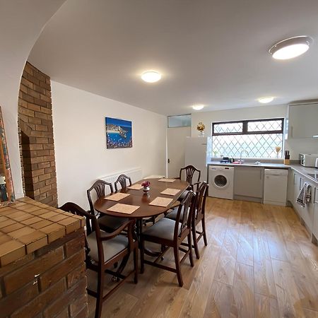 4-Bedroom Home - Perfect For Those Working In Bridgend - By Tailored Accommodation Екстер'єр фото