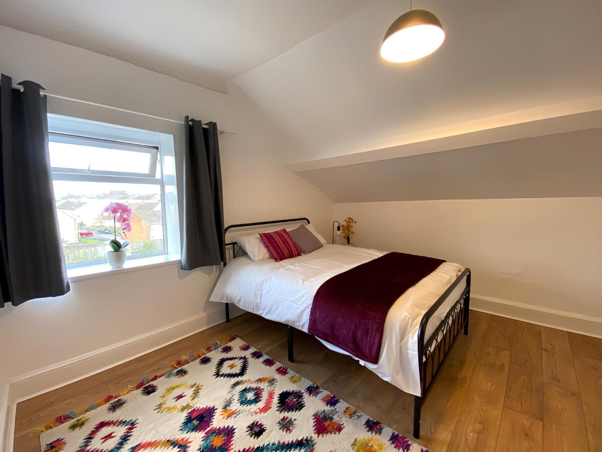 4-Bedroom Home - Perfect For Those Working In Bridgend - By Tailored Accommodation Екстер'єр фото
