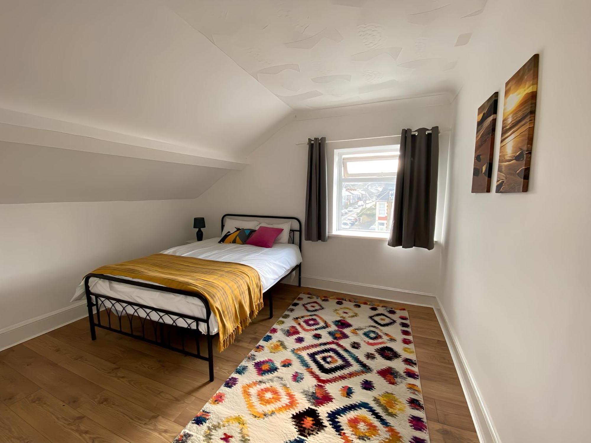 4-Bedroom Home - Perfect For Those Working In Bridgend - By Tailored Accommodation Екстер'єр фото